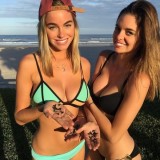 Sexy-holky-v-bikinach-78